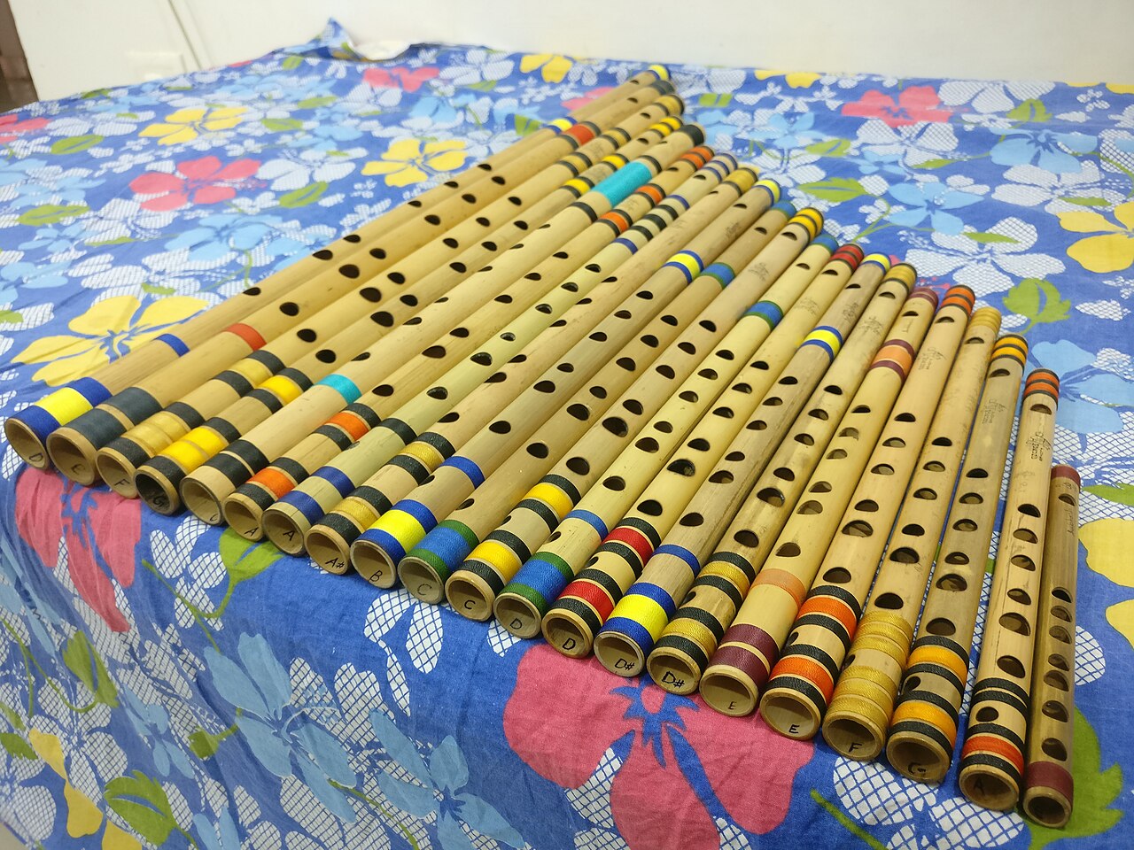 A full set of bansuris in many keys laid out from long bass to short high flutes